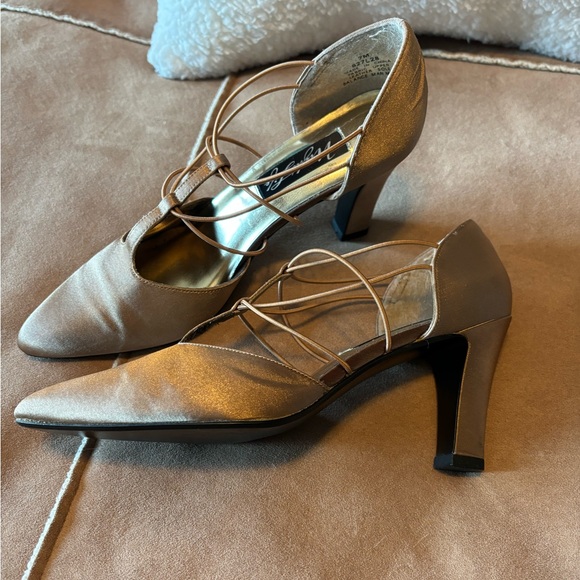 Night Life Gold satin heel - Picture 2 of 6